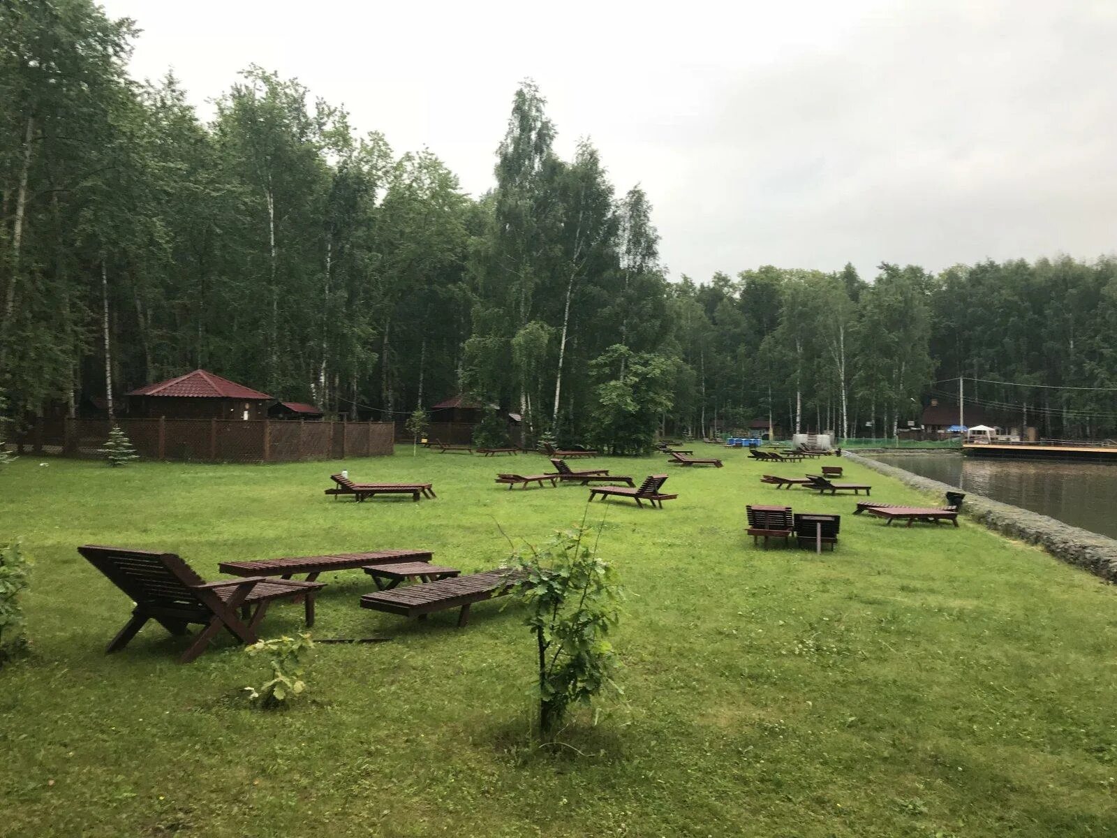 Парк аренда екатеринбург. Парк Победы Уралмаш Екатеринбург. Виктори парк Екатеринбург беседки Уралмаш. Беседки Уралмаш парк Победы Екатеринбург. Парк Победы Уралмаш беседки.