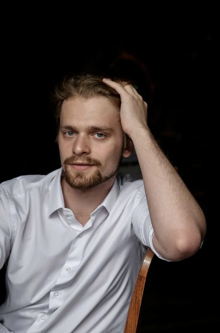 Артист на ютубе. Дэл актер. Артисты ютуб. Артист на ютубе. Артист на ютубе.