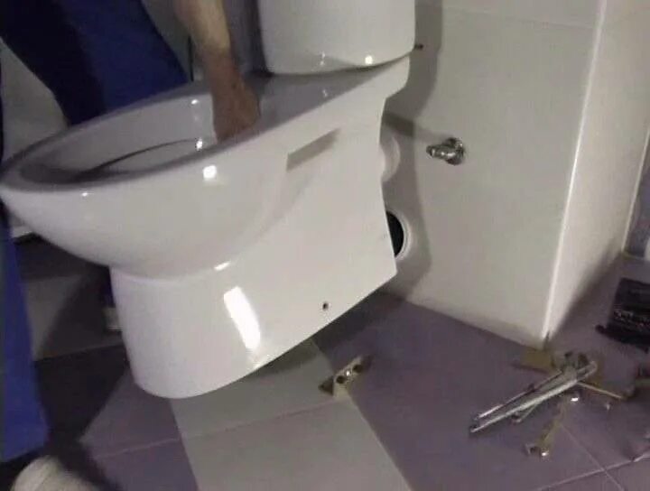 Навесной унитаз крепление. Унитаз с горизонтальным выпуском. 109. Унитаз с горизонтальным сливом. Установка унитаза со скрытым креплением.