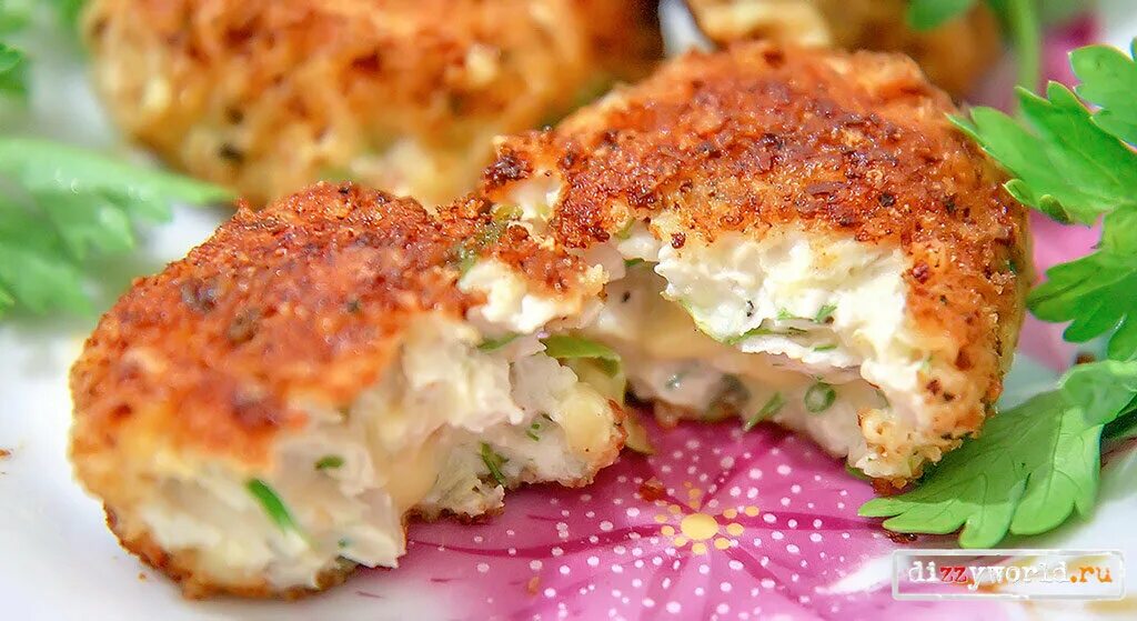 Рецепт котлет из курицы с сыром. Котлеты рубленые из куриной грудки. котлеты из куриного филе. котлета куриная рубленая. котлеты из куриной грудки.