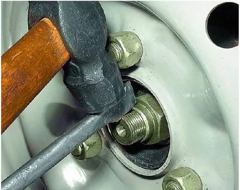 Стук в колесах ваз 2107. Гайка ступицы переднего колеса ваз 2107. Стук в колесах ваз 2107. Регулировка подшипников ступиц колес ваз 2107. Ваз 2107 сорвана резьба на передней ступице.