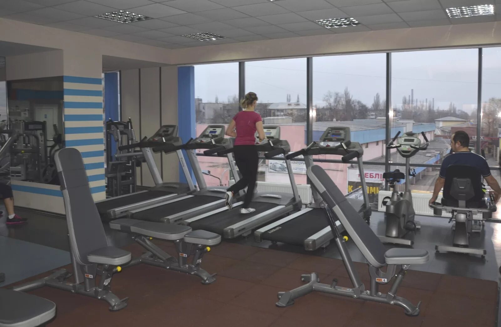 Фитнес центр старт луганск. Арта луганск. Фитнес клуб спортарт луганске. Дэвис тольятти бассейн. Тренажерный зал в космосе.
