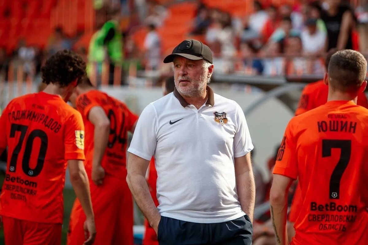 Юрий матвеев урал. Игорь шалимов тренер урала. Матвеев тренер урала. Парфенов футболист. Тренер фк урал.