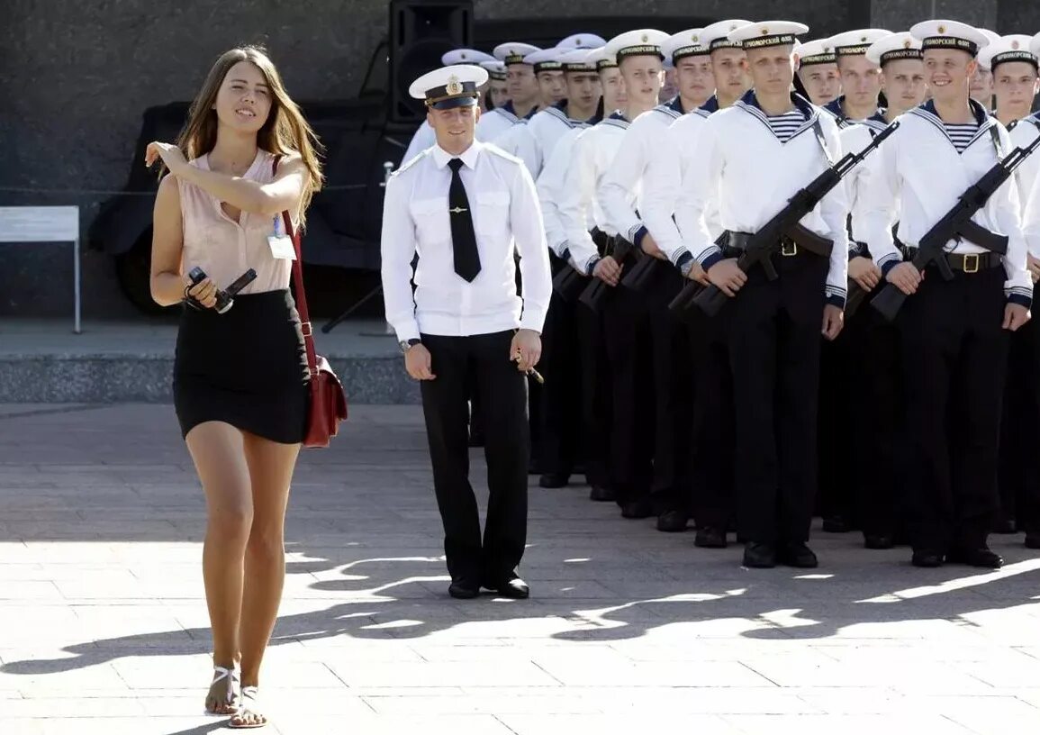 Моряк карикатура. Про бывших моряков. Владимир белокуров в фильме полосатый рейс. Анекдоты про моряков в картинках. Матрос черноморского флота 2020.