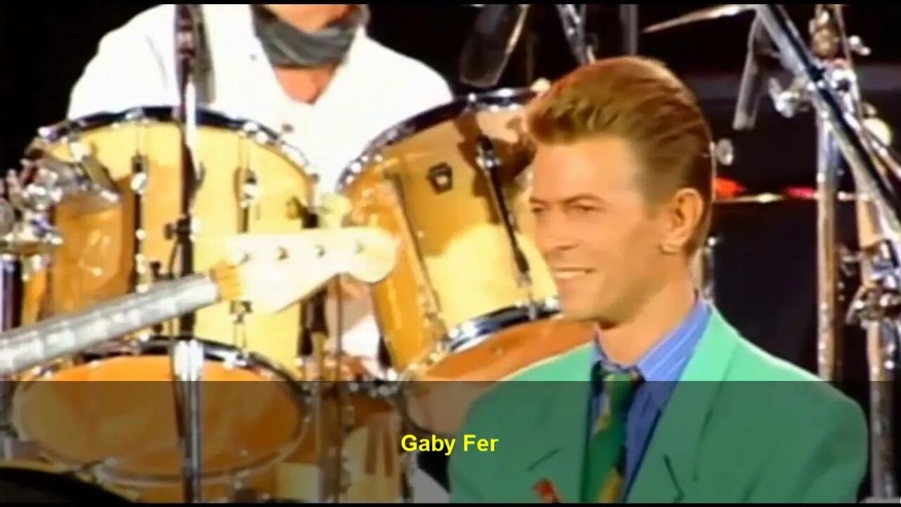 Bowie under pressure. Дэвид Боуи under Pressure Live. Queen & Annie Lennox & David Bowie - under Pressure - HD перевод.