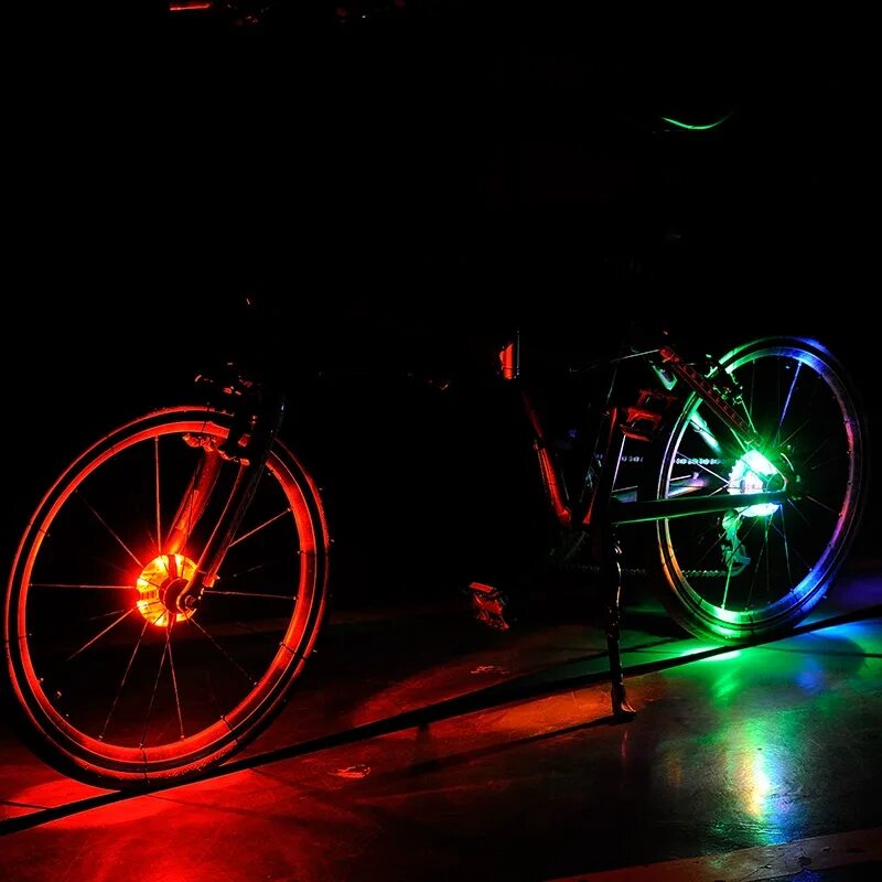 Подсветка для велосипедного колеса. Фонарики на колеса велосипеда. Подсветка на велик. Подсветка на спицы велосипеда. Светящиеся велосипед