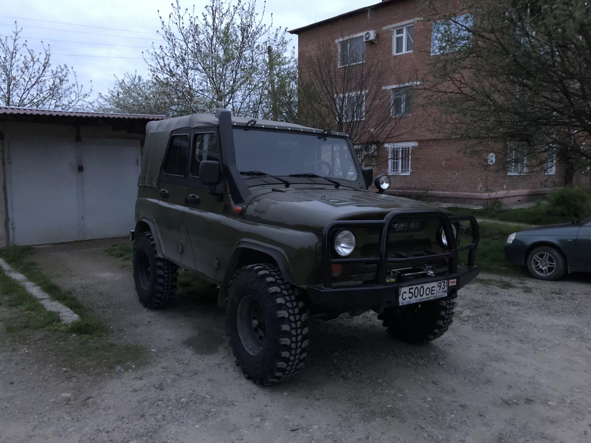 31 резина на уаз 469. Шины уаз хантер уаз-315195. Грязевые колеса уаз r16. Уаз 469 грязный. Грязевая резина на 16 на уаз.