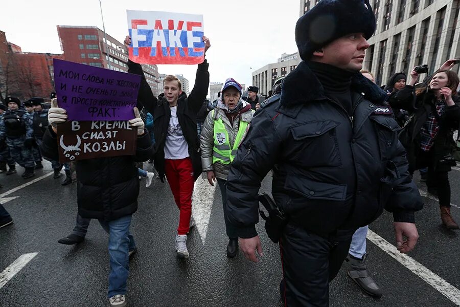 Пикеты против Запада в России. Митинги против промышленных компаний. Митинги против мобилизации в Российской Федерации. РБК против Путина. Против изоляции