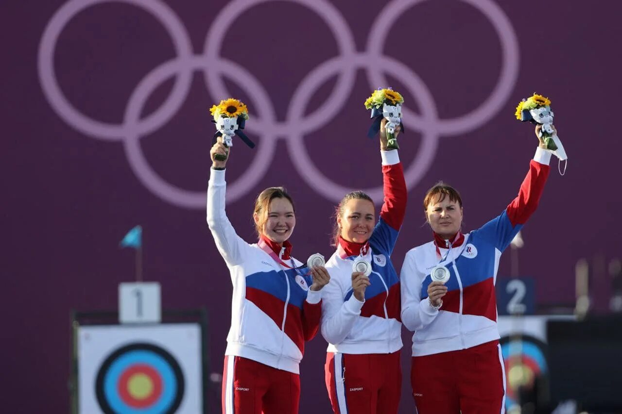 Сборные команды олимпиады. Российские спортсмены на Олимпийских играх. Спортсмены на пьедестале. Победители Олимпийских игр. Российские спортсмены на Олимпиаде.