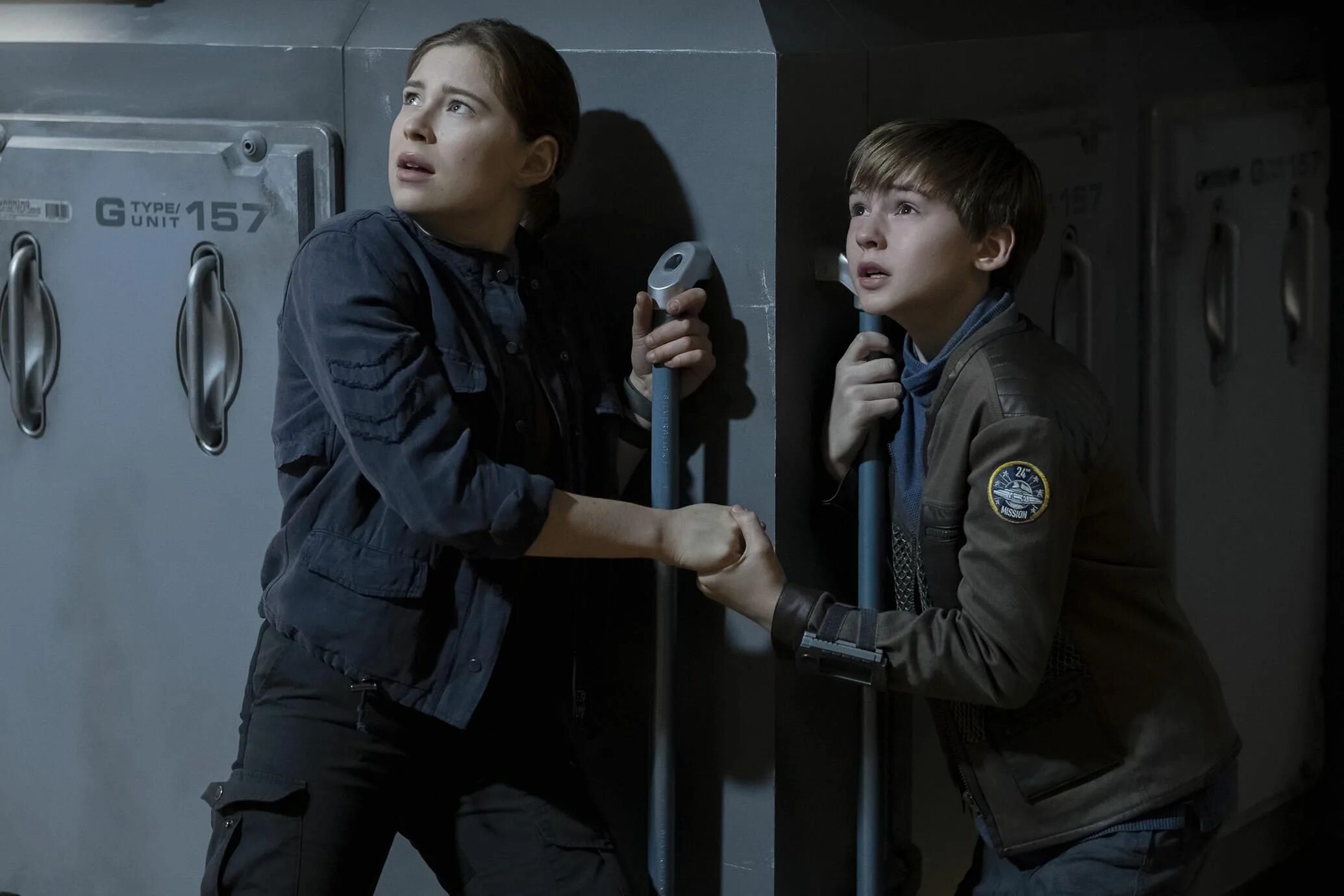 Семья смотрит телевизор. 2sub tv space. Tv in space. 2sub tv space. 2sub tv space.