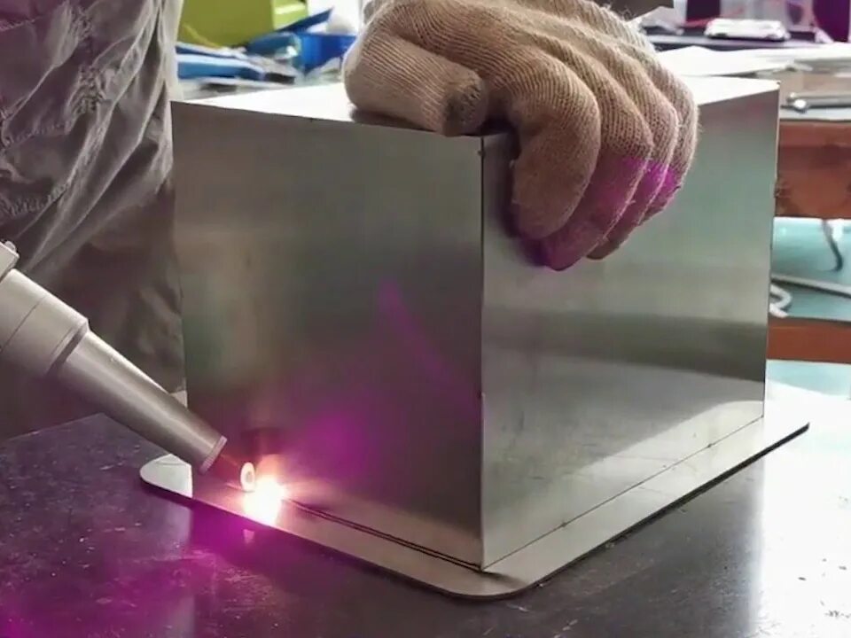 Аппарат ручной лазерной сварки realweld. Лазерная сварка Light Weld 1500. Light Weld 1500 IPG лазерная сварка. Лазерная сварка IPG LIGHTWELD 3000w.