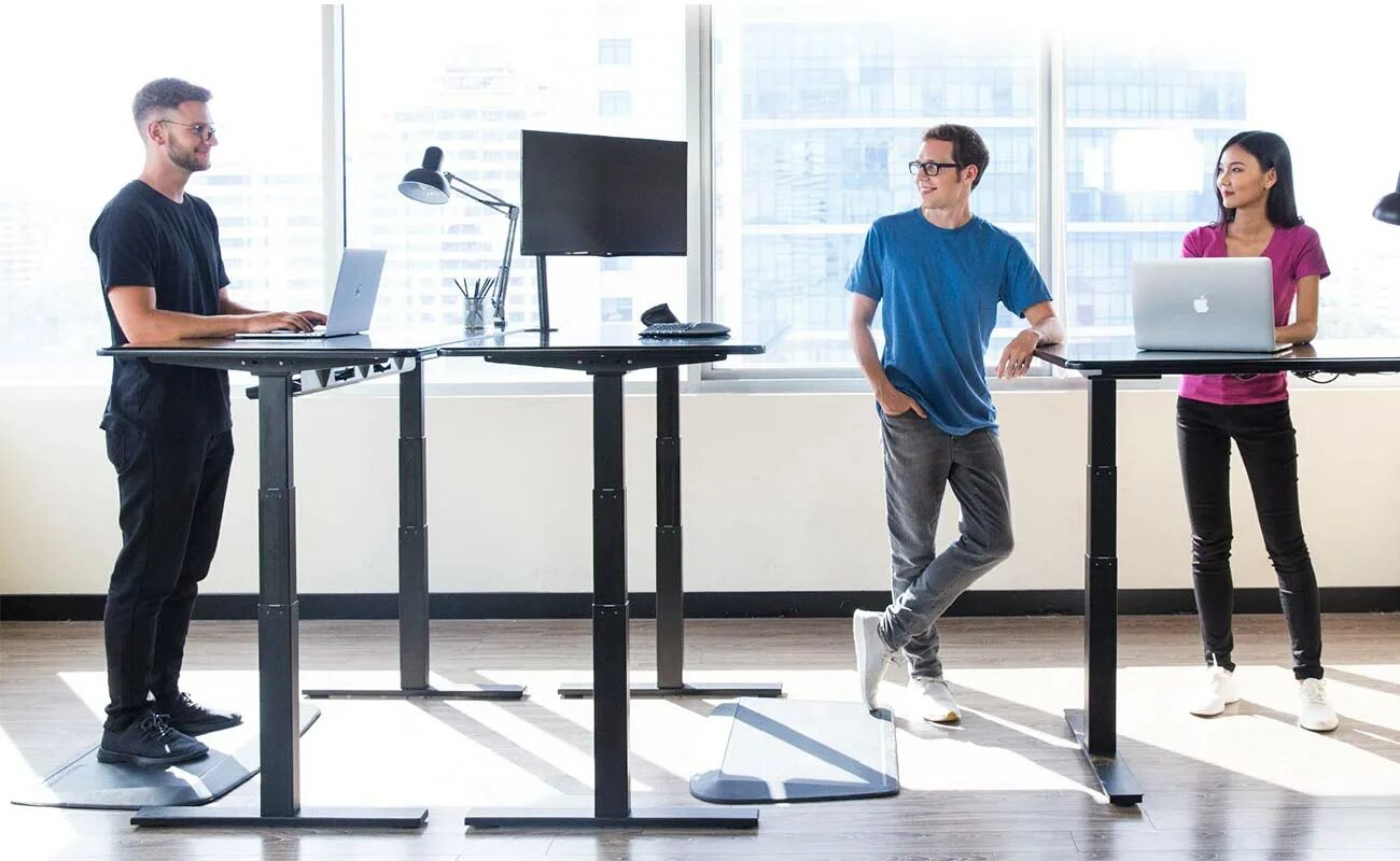 Офис standing Desk. Эргономика ноутбука. Стенд для ноутбука. Рост человека эргономика.