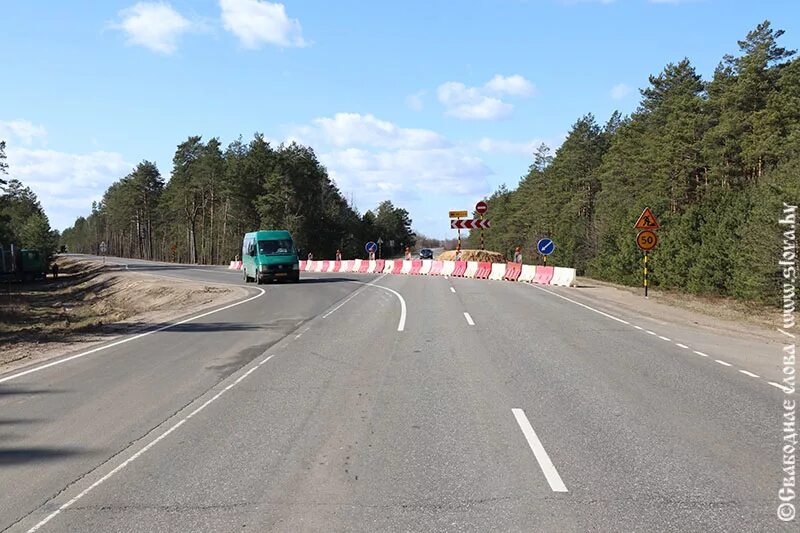 Двор без машин. Реконструкция рогачевского шоссе. Машина во дворе. Летняя дорога. Ржев город.