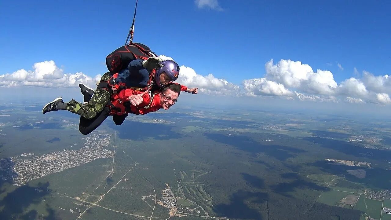 Прыжок с 5 метров. Ми 8 прыжки с парашютом. Высота 2500 метров прыжок с парашютом. Прыжок с парашютом в тандеме. Прыжок с парашютом с вертолета.