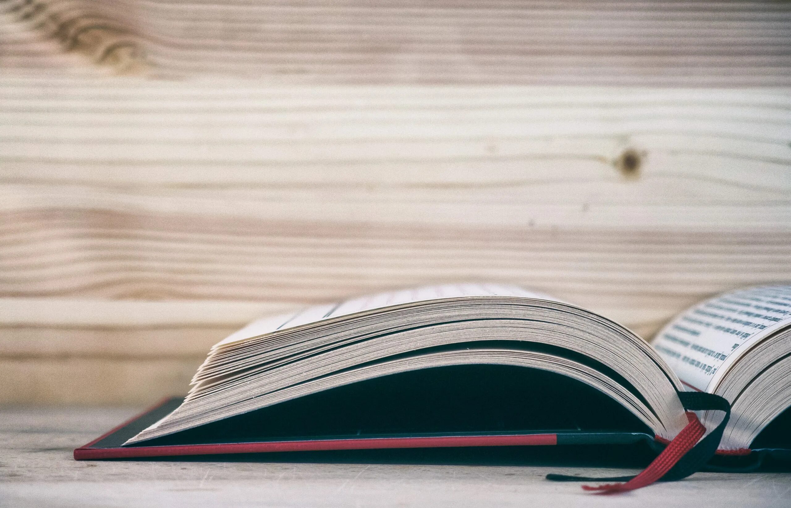 стол «книга». переводчик книг картинка. Open book перевод. Open book перевод. переводчик книга.