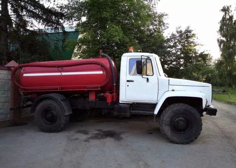 Ассенизаторская машина камаз. Газ 3309 ассенизатор. Откачка самара. Газ 3309 ассенизатор илосос. Откачка луж.