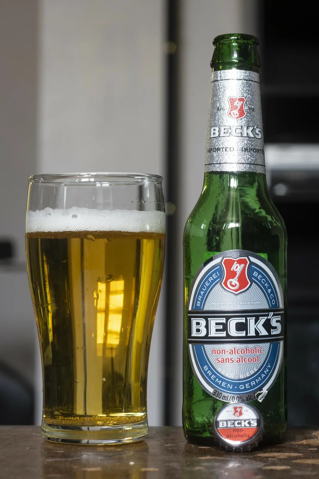 Безалкогольное пиво Бэкс. Пиво Бекс Блю. Becks Blue пиво безалкогольное. Пиво Бекс алкогольное. Пиво becks