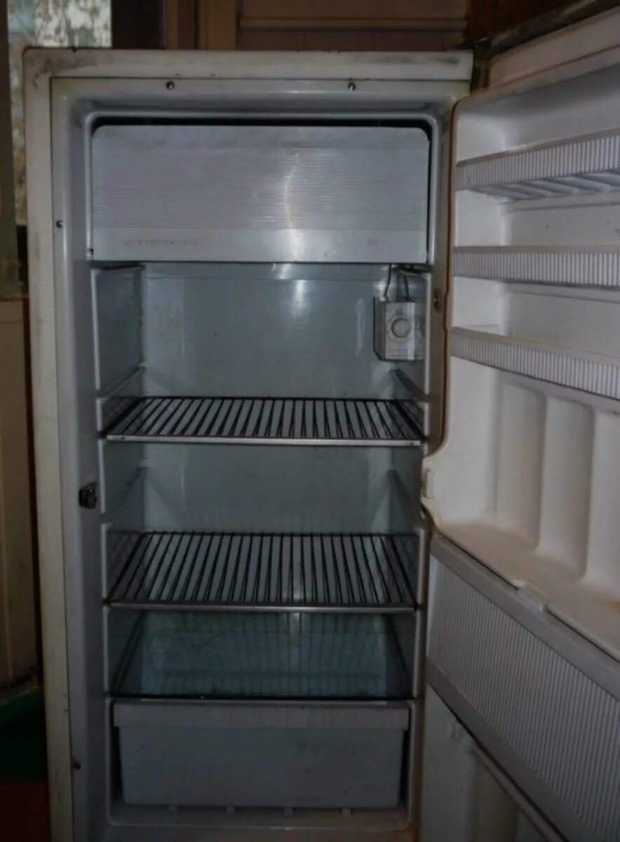 Холодильник б у нижний новгород. Холодильник 1000. Холодильник с рук. Холодильники до 1000 рублей. Холодильник за 1000.