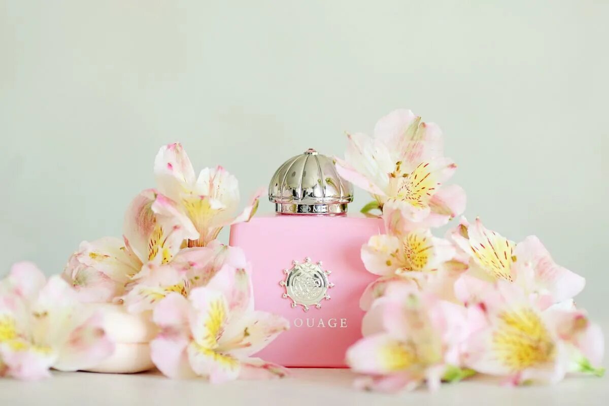 Духи Amouage Blossom Love. Амуаж Сакура. Амуаж духи розовые. Амуаж розовый