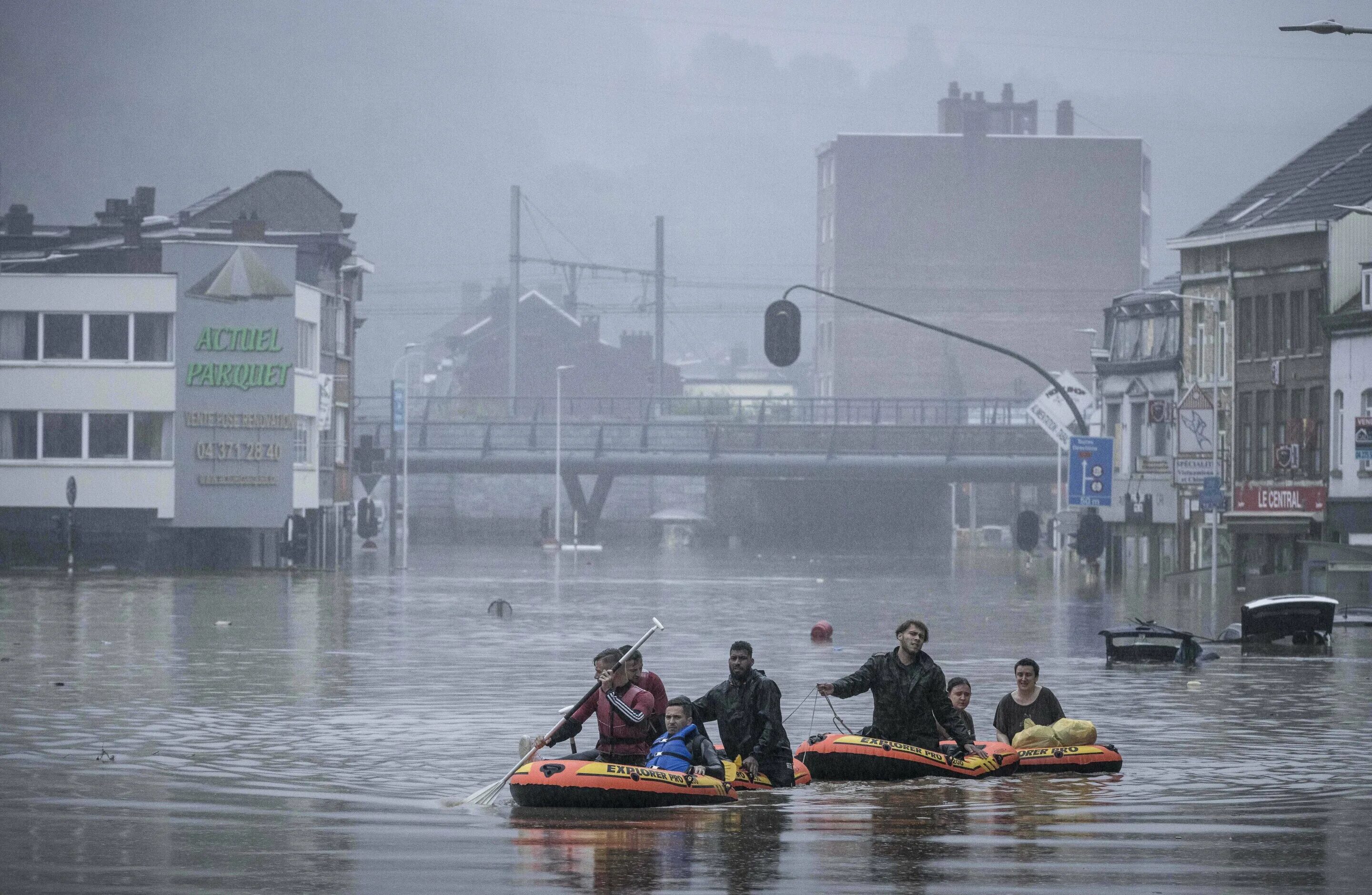 Flood happened. Наводнение в Бельгии 2021. Наводнение в Германии 2021. Наводнение в Нидерландах 2021. Наводнение в Германии 1995.