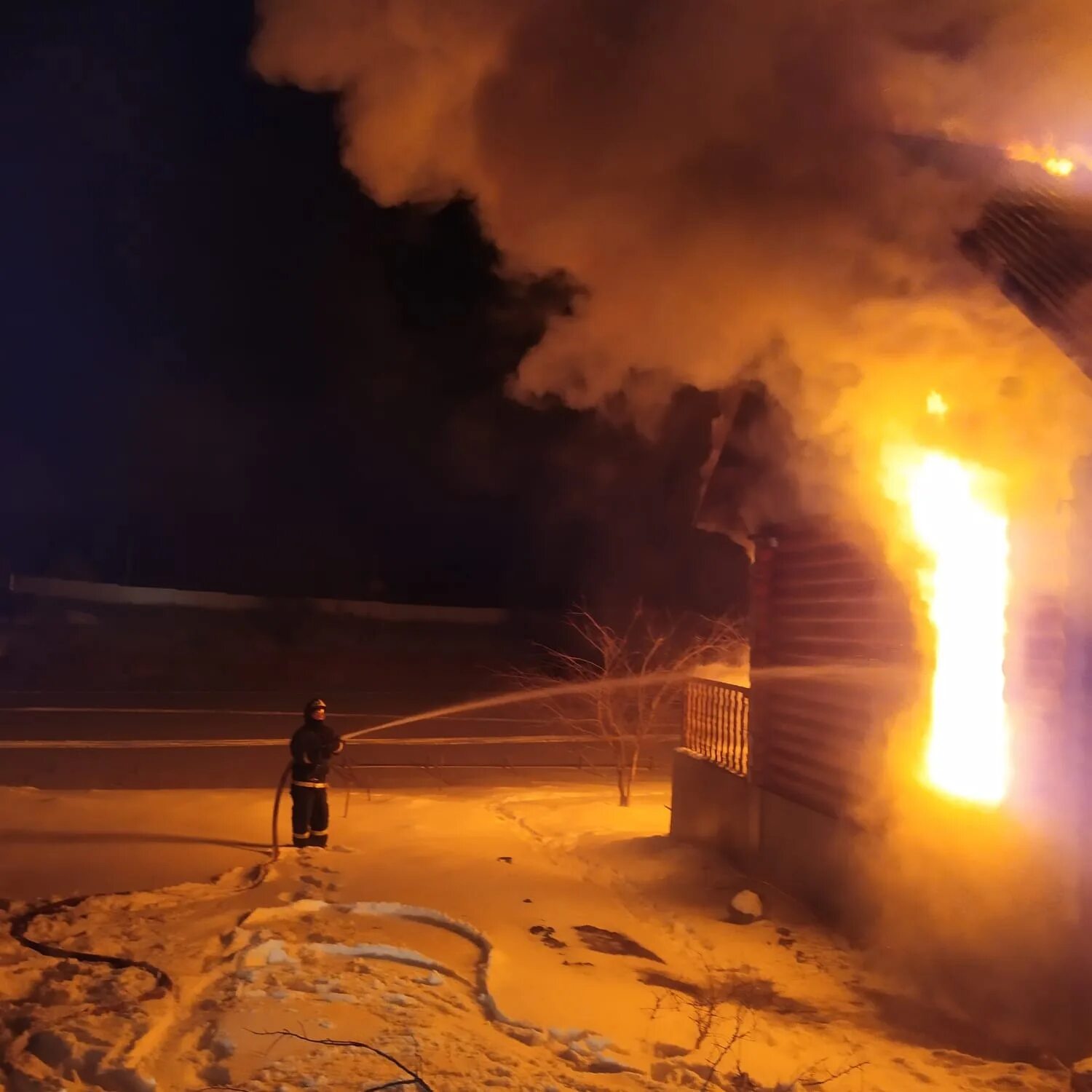 Пожар ночью. Пожар пенза. Пензенская область новости пожар. Пензенская область новости пожар. Пожар дома в 10 артели.