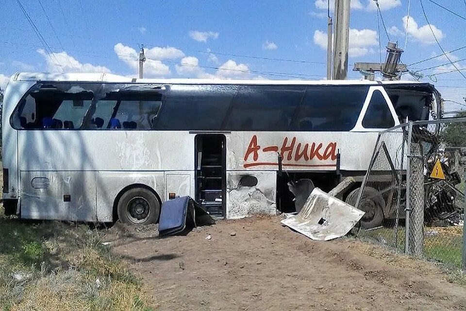 Автобус в 4 утра. Авария с рейсовым автобусом. Автобус Ставрополь Москва. Авария Неоплан автобус. ДТП фуры с автобусом Неопланом.