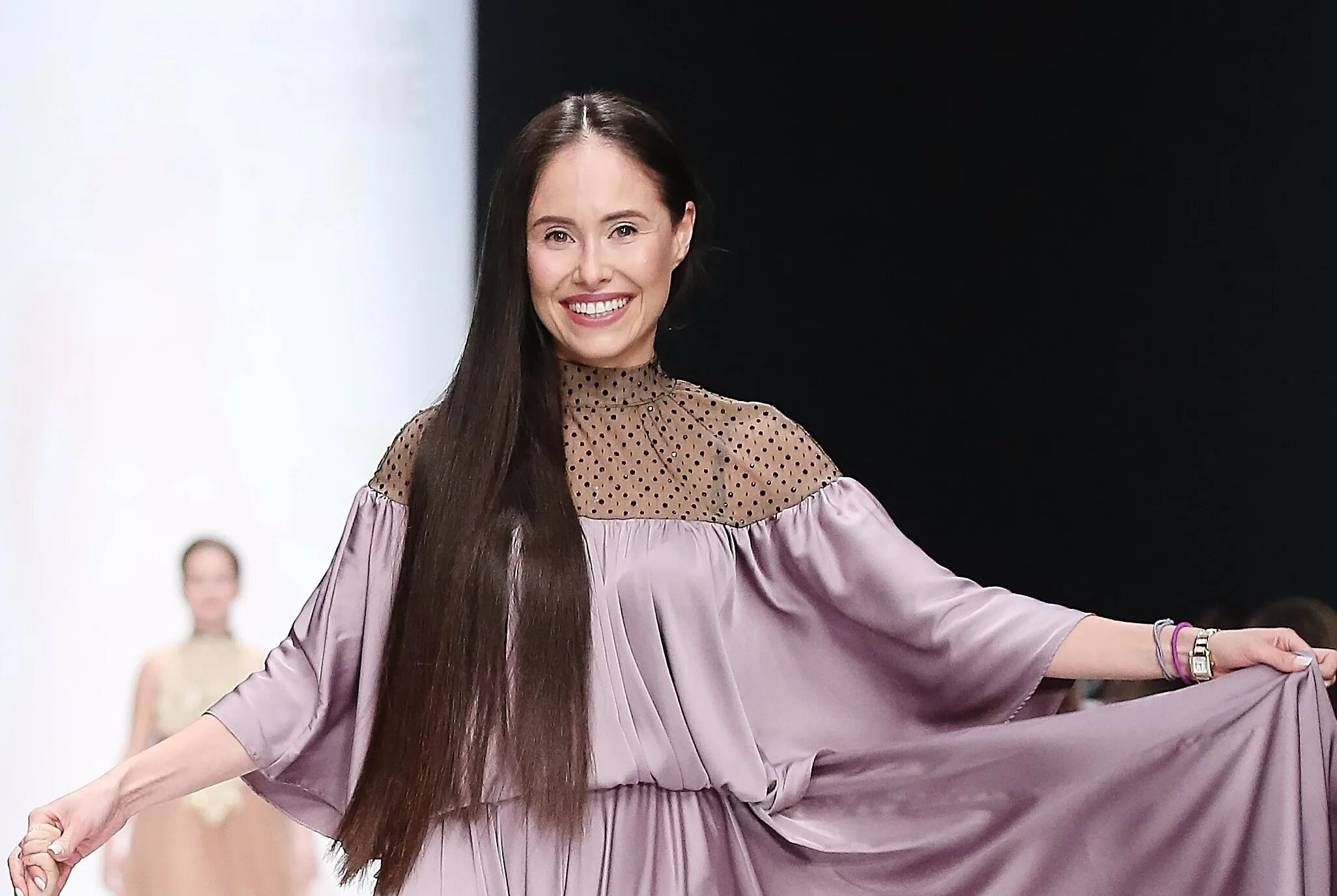 Уральские пельмени женщины. Шоу уральские пельмени актрисы. Юлия михалкова 2021. Илана юрьева 2019. Актрисы уральских.