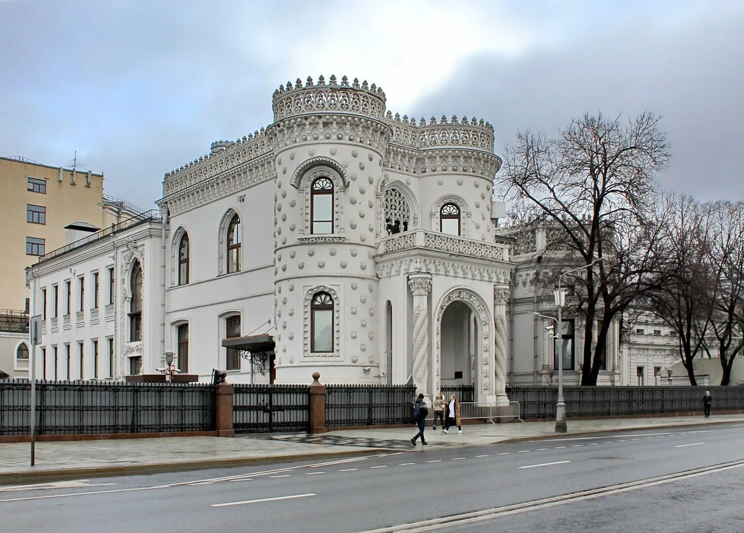 Академия пречистенка. Усадьба Морозова на Пречистенке. Особняк Морозова на Воздвиженке. Особняк Арсения Морозова в Москве театра Пролеткульта. Особняк Морозова на Воздвиженке интерьер.