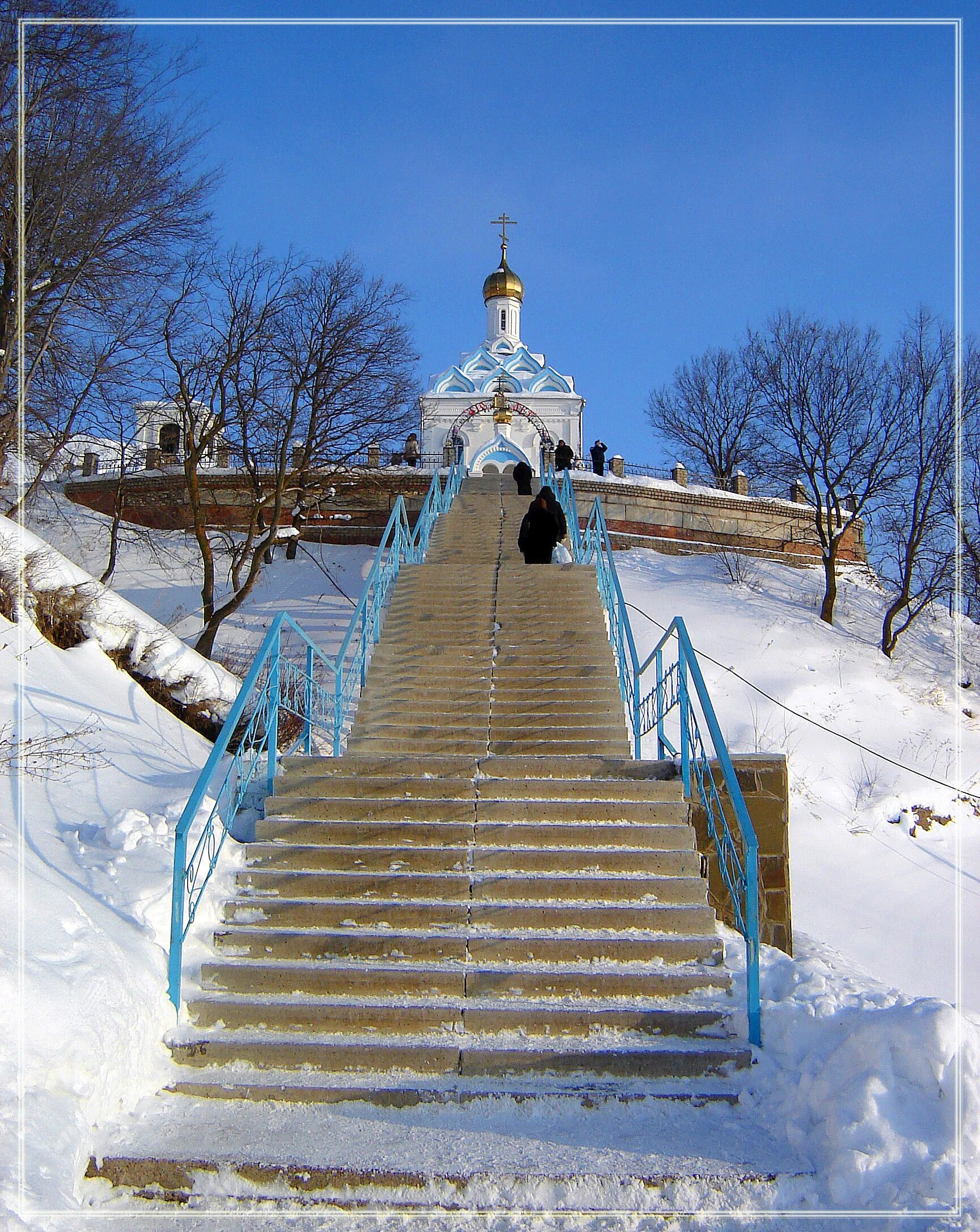 Храм дорога жизни. Церковь в Красноусольске. Красноусольск Церковь Табынской зимой. Красноусольск санаторий храм православный. Курорт Красноусольск Церковь зимой.