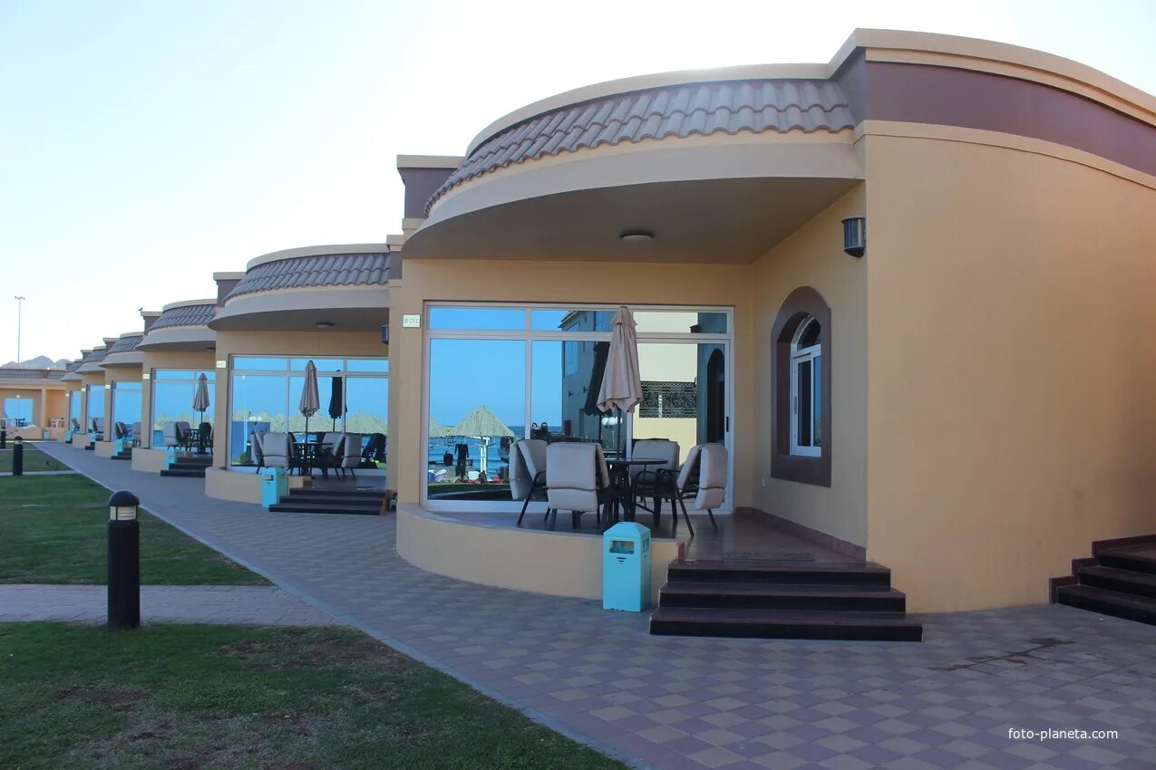 Роял Бич Фуджейра. Royal Beach Hotel & Resort Fujairah Фуджейра. Royal Beach Hotel Fujeirah 4* (Фуджейра)Royal Beach Hotel Fujeirah 4* (Фуджейра). Дибба ОАЭ. Отель royal beach hotel