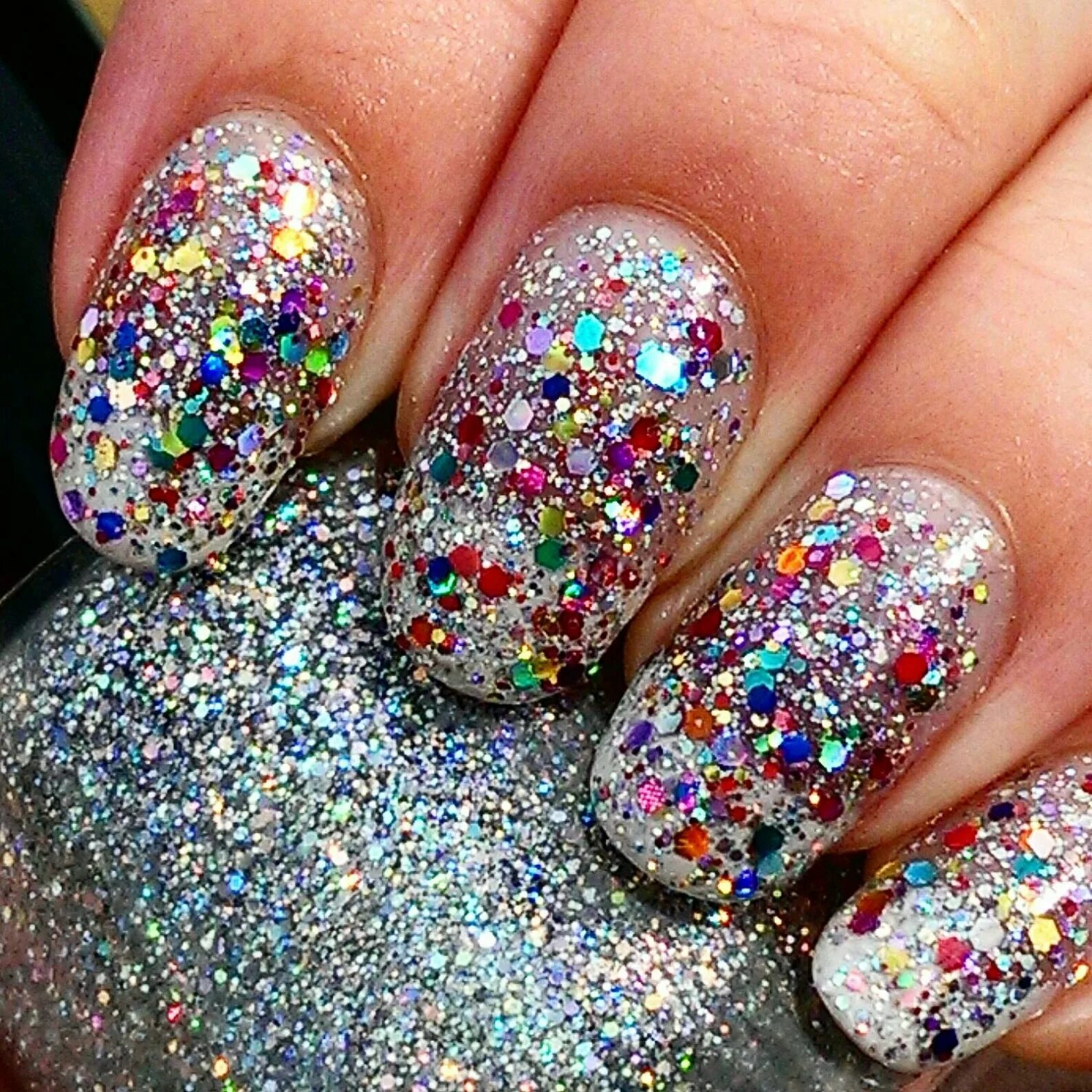 блестящие ногти. маникюр с блестящьками. блестящие ногти. красивые блестящие ногти. блестящие ногти.