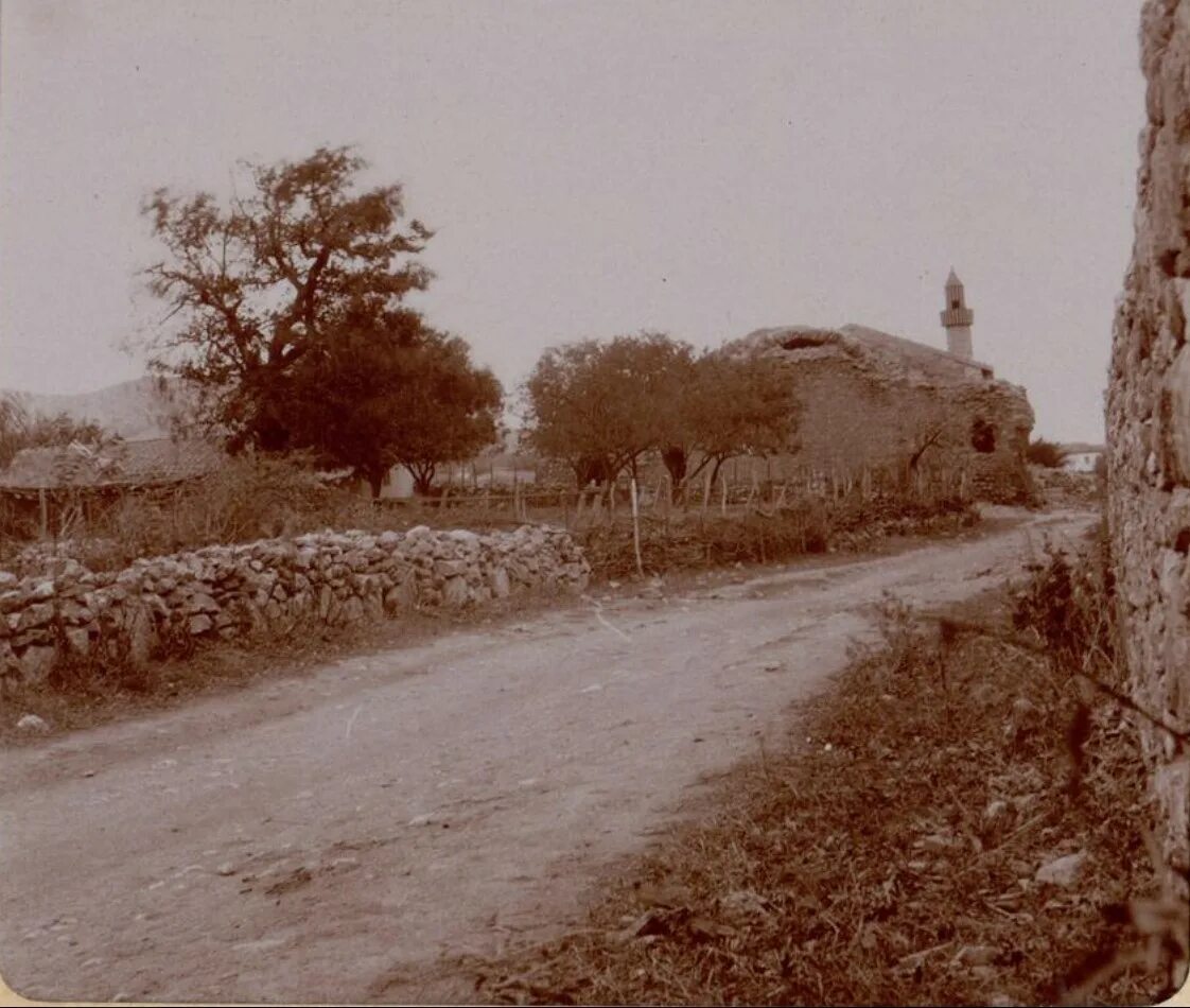 На неделю на в старом крыму. Старый Крым. Старые фотографии Бахчисарая. Храм село Семисотка Крым. Кишлав Крым село старые.