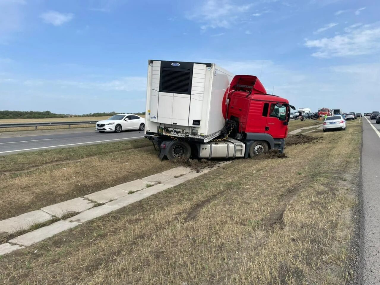 Авария в Ростове на Дону на м4 сейчас. Авария на трассе м4 Дон в Ростовской области 12.04.2022. ДТП Каменск Шахтинский м4. ДТП на м 4 Дон в Воронежской области.