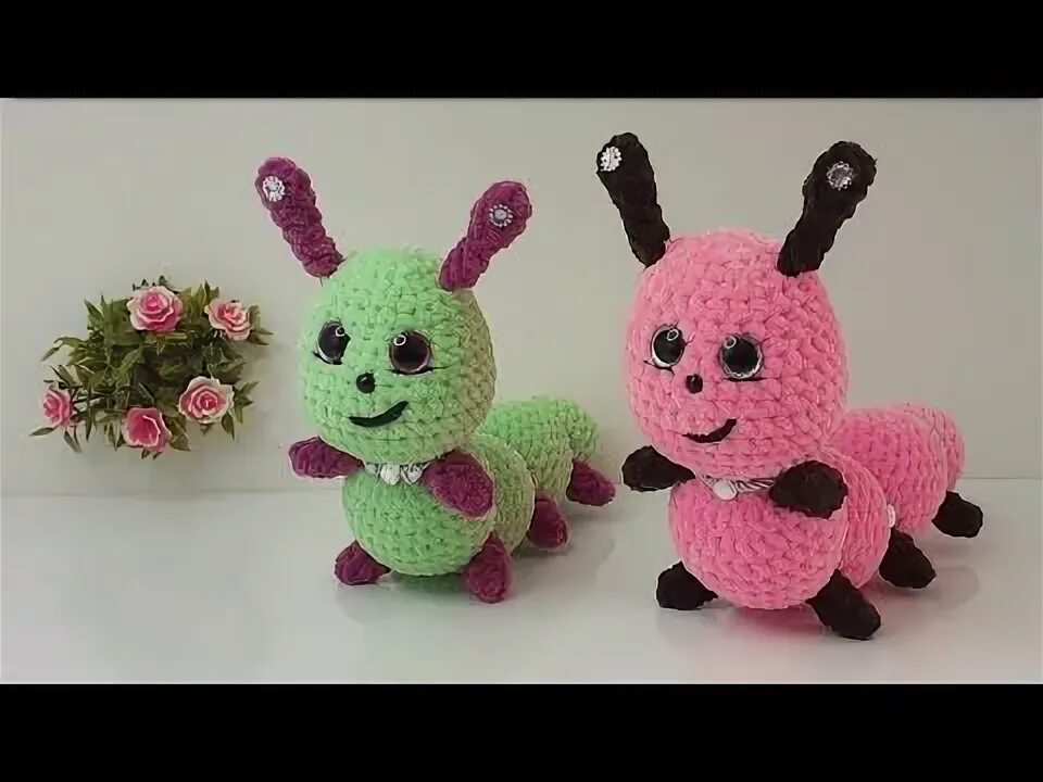 Как связать ручку крючком гусеничка. Гусенички крючком. гусеница амигуруми плюшевая. вязание гусеницы крючком. гусеница вязаная крючком из плюшевой пряжи.