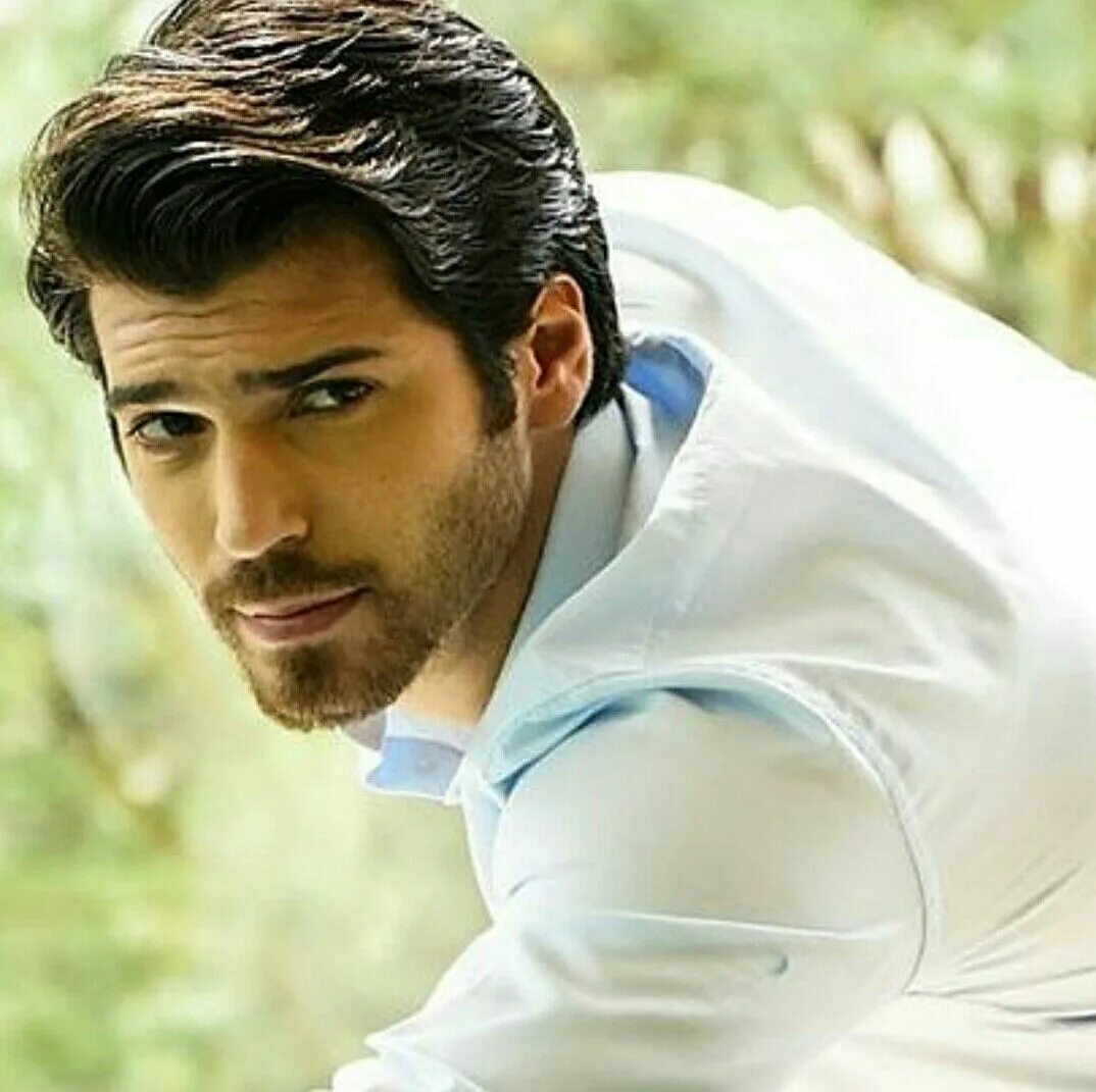 Гёкхан кесер великолепный век. Толгахан сайышман, умут курт. Турк человек. Гёкхан кёсер. Чагатай улусой 2023.