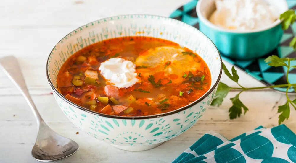 Солянка суп рецепт с колбасой и огурцами. Солянка донская. солянка сборная мясная. солянка сборная мясная классическая. солянка домашняя.