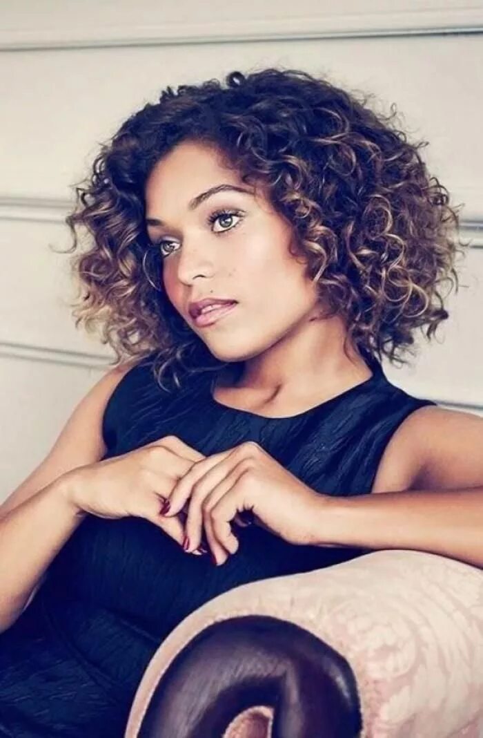 Curly curls. Curly bob модель. афро кудри 2025. афро кудри на каре.