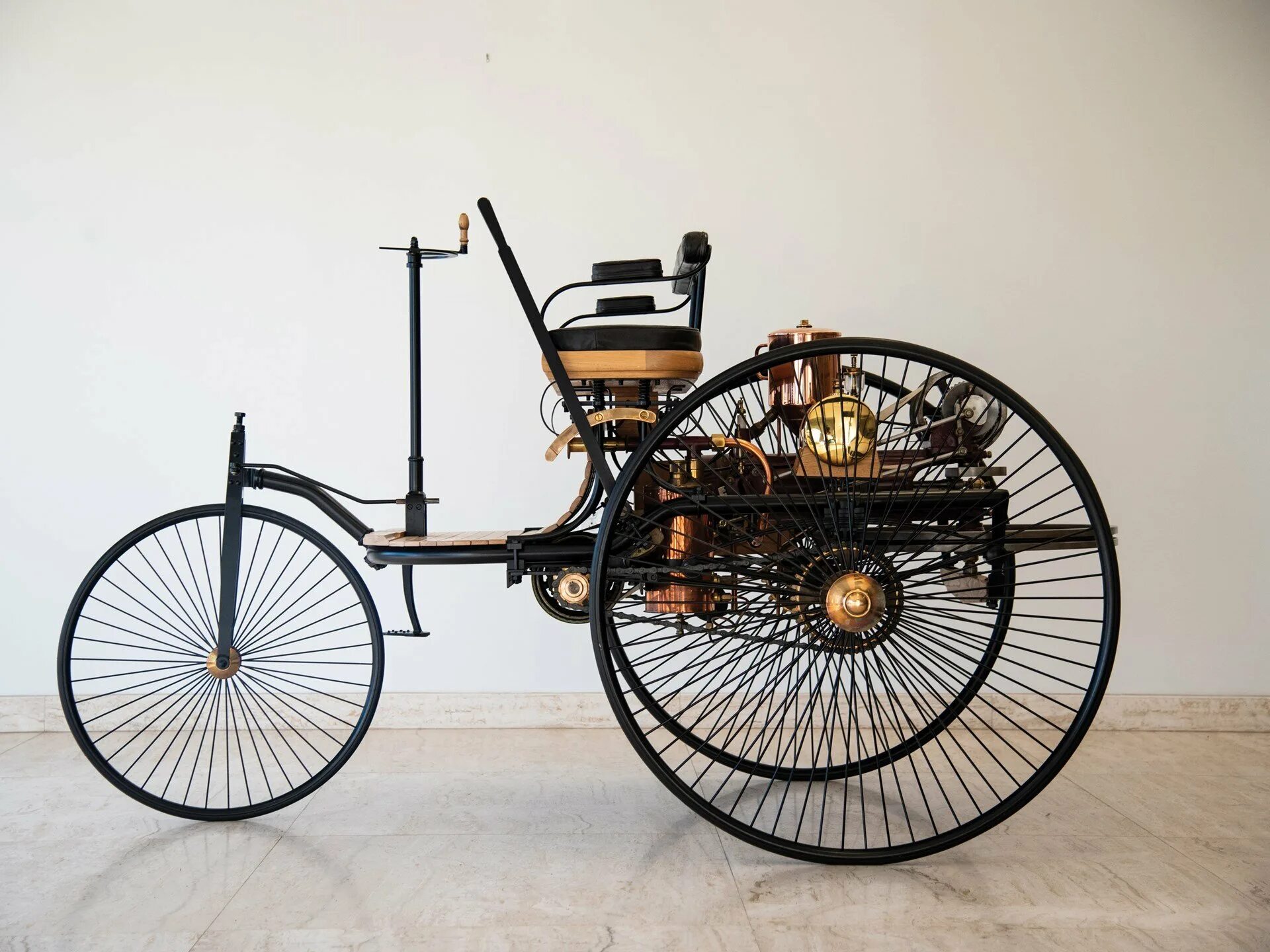 Первый автомобиль на бензине. Benz Patent-Motorwagen 1886.