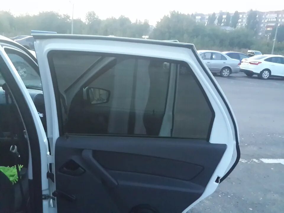 Резинки окон гранта. Уплотнитель спускания окон калина. Уплотнитель двери 2190 комплект. Резинки окон гранта. Уплотнитель окна гранта.
