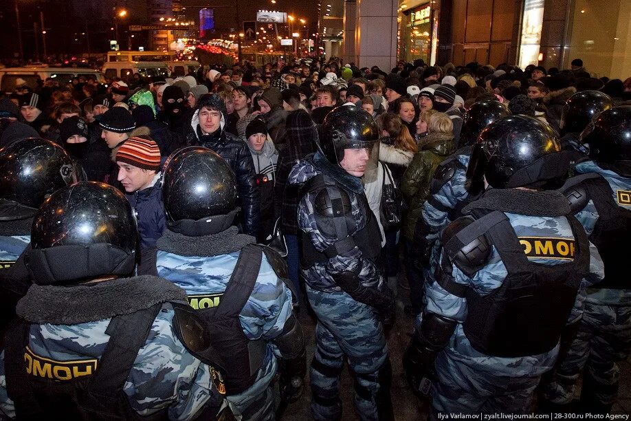 Массовые беспорядки в Москве. Массовые беспорядки картинки. Уличные беспорядки в РФ. Групповые массовые беспорядки