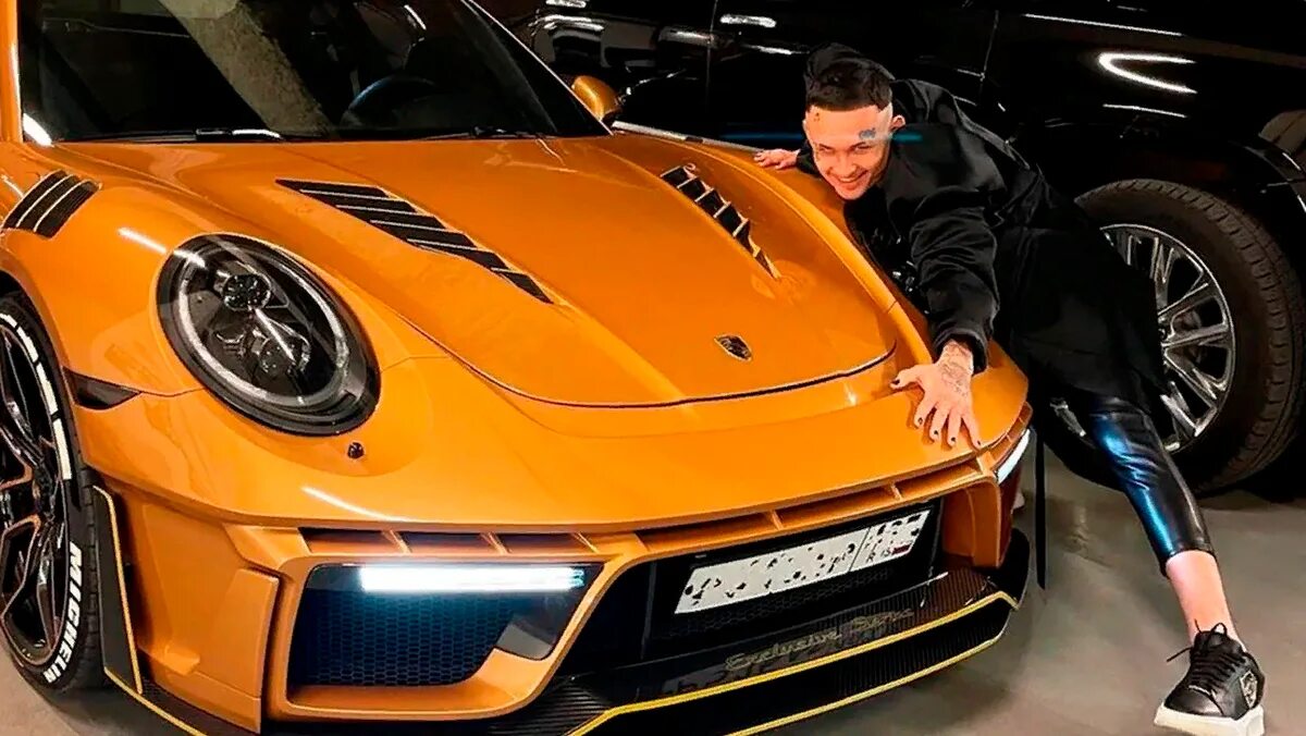 Твоя новая машина. Девушка в салоне авто. Машина моргенштерна порше 911. Jaguar xk 2011. Машины для женщин.