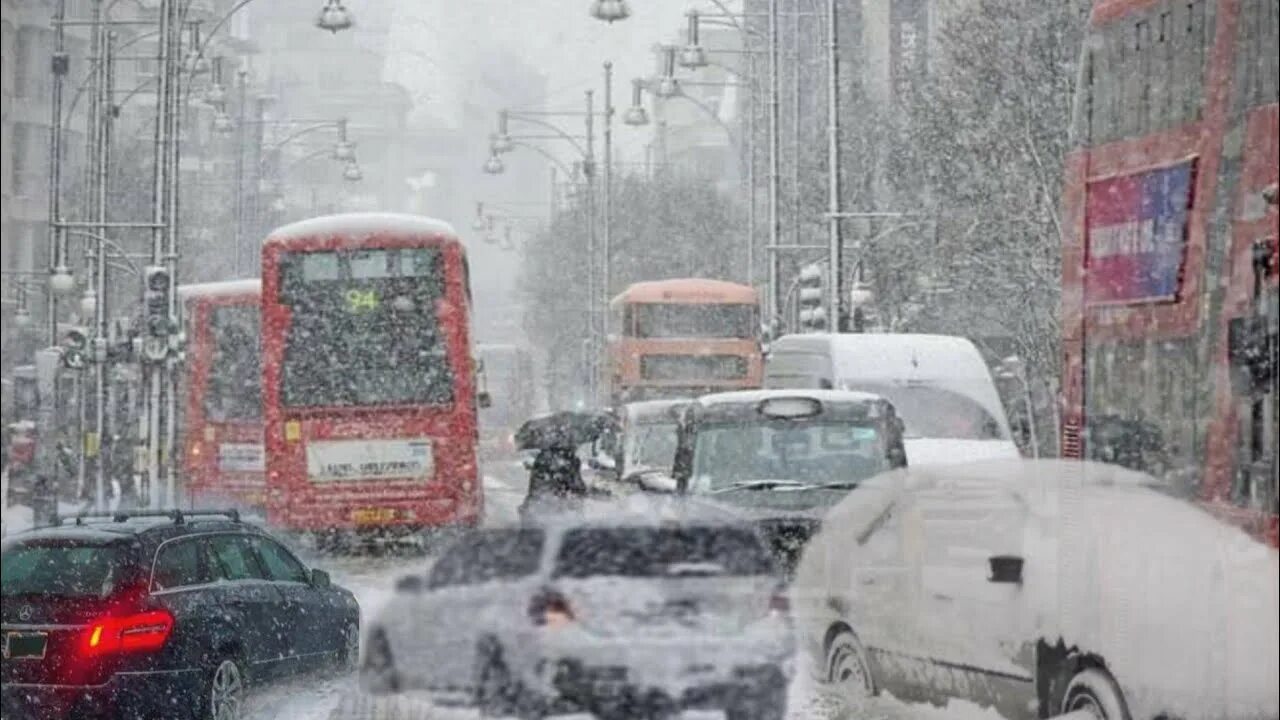 It to snow in brighton tomorrow evening. Лондон обрушил снег. зимний шторм. snow in london 2025г. зима ëлка на городе лондон.