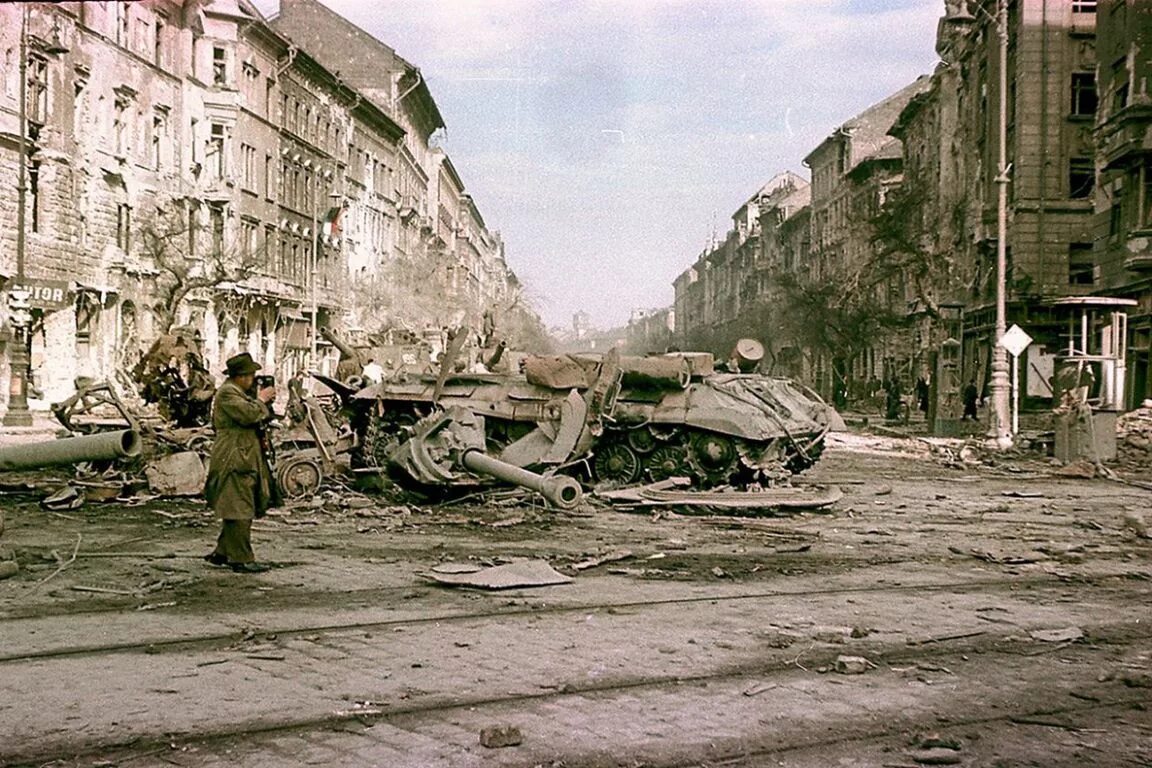 Венгрия 1956 год события. Операция Вихрь Венгрия 1956. Будапешт 1956 венгерское восстание.