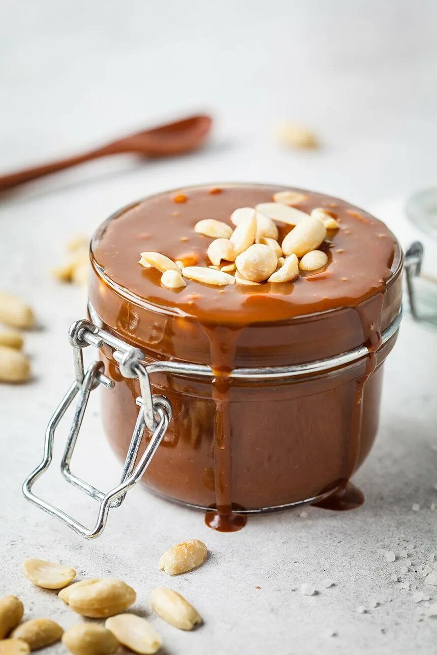 мягкая карамель. арахис в соленой карамели. батончик с карамелью. мороженое арахис в карамели ведро. соленая карамель с арахисом.