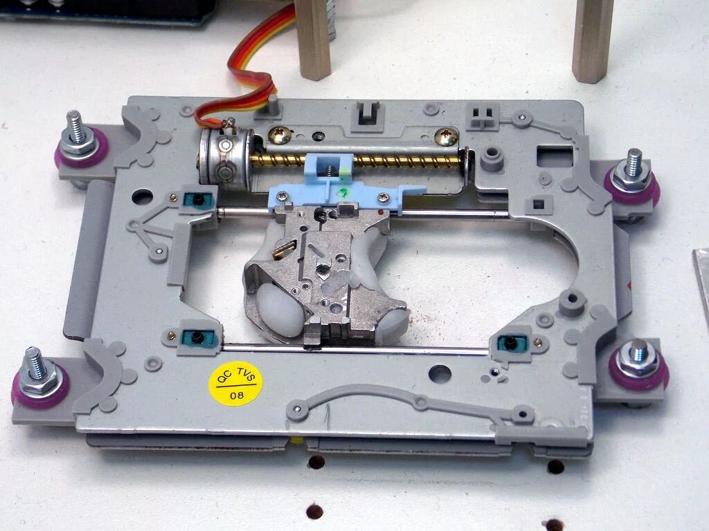Устройство dvd привода. Оптико-механического блока привода cd-rom. Накопители cd-rom, cd-rw, dvd. 25", sata, cd-r 48x, cd-rw 24x, dvd+r 24x, dvd-r 8x, dvd+rw 8x, dvd+r dl 8x]. Принцип работы двд диска.