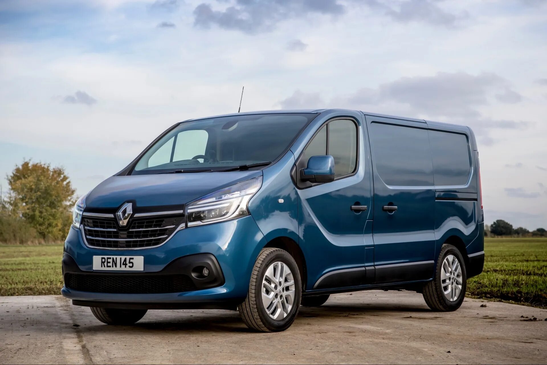 Рено трафик отзывы. Рено трафик 2019. Renault Trafic новый. Рено трафик 2018. Рено трафик 2022.