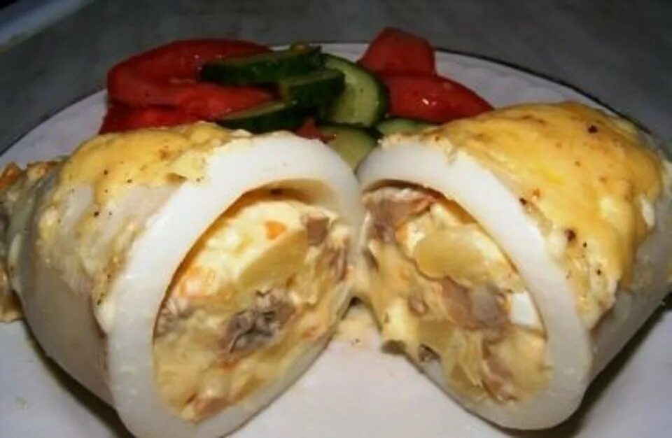 Как готовить фаршированные кальмары. Кальмар фаршированный овощами и кускусом. кальмар фаршированный на пару. кальмары фаршированные картофельным пюре. начинки для кальмаров фаршированных.