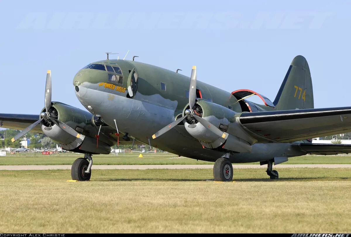 46 c 28. Curtiss c-46. C-46 Commando. Самолёт c-46 Commando. Curtiss c-46 Commando кабина.