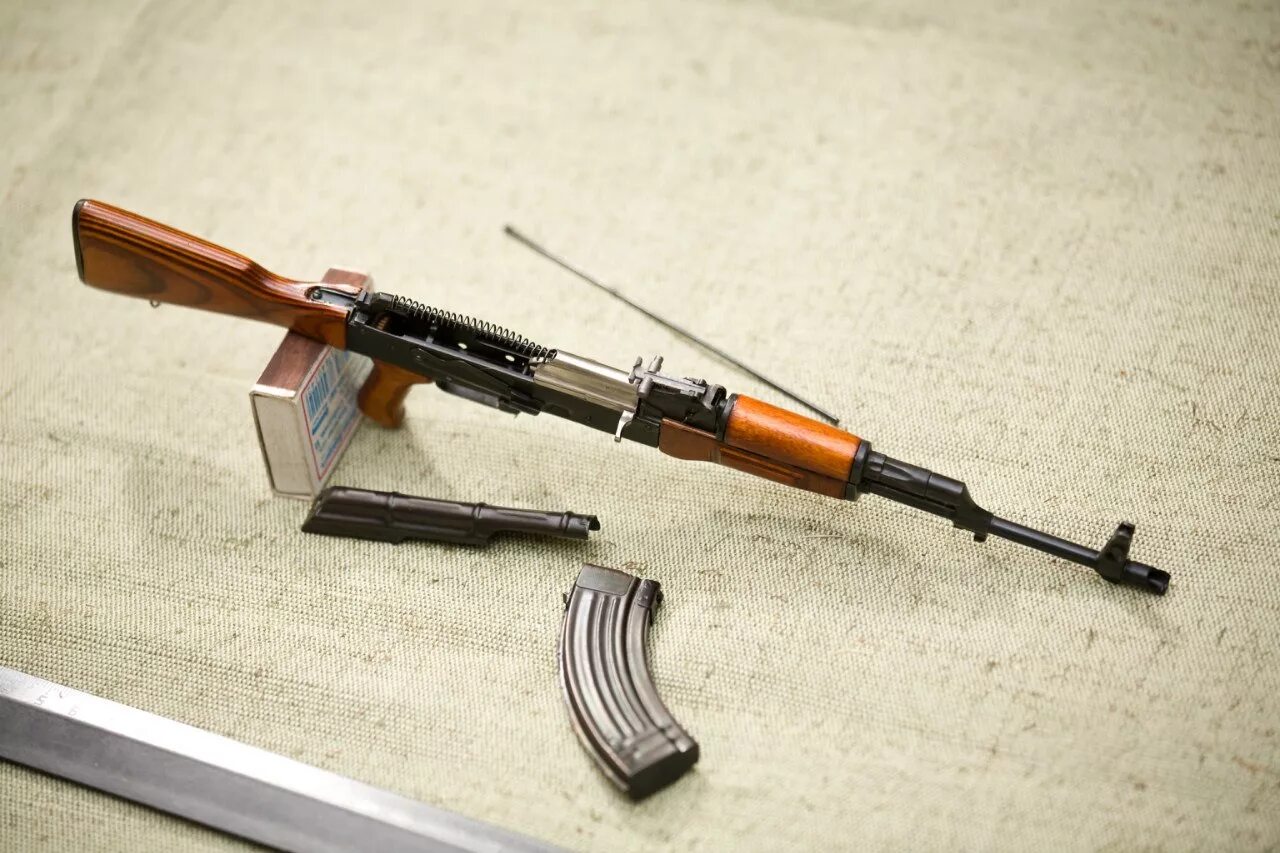 Автомат калашникова акмс 47. Ak 47 мини. Lego ak 47 for mini. Модель оружия "автомат ak-47" 33 см. Миниатюрный ак 47.