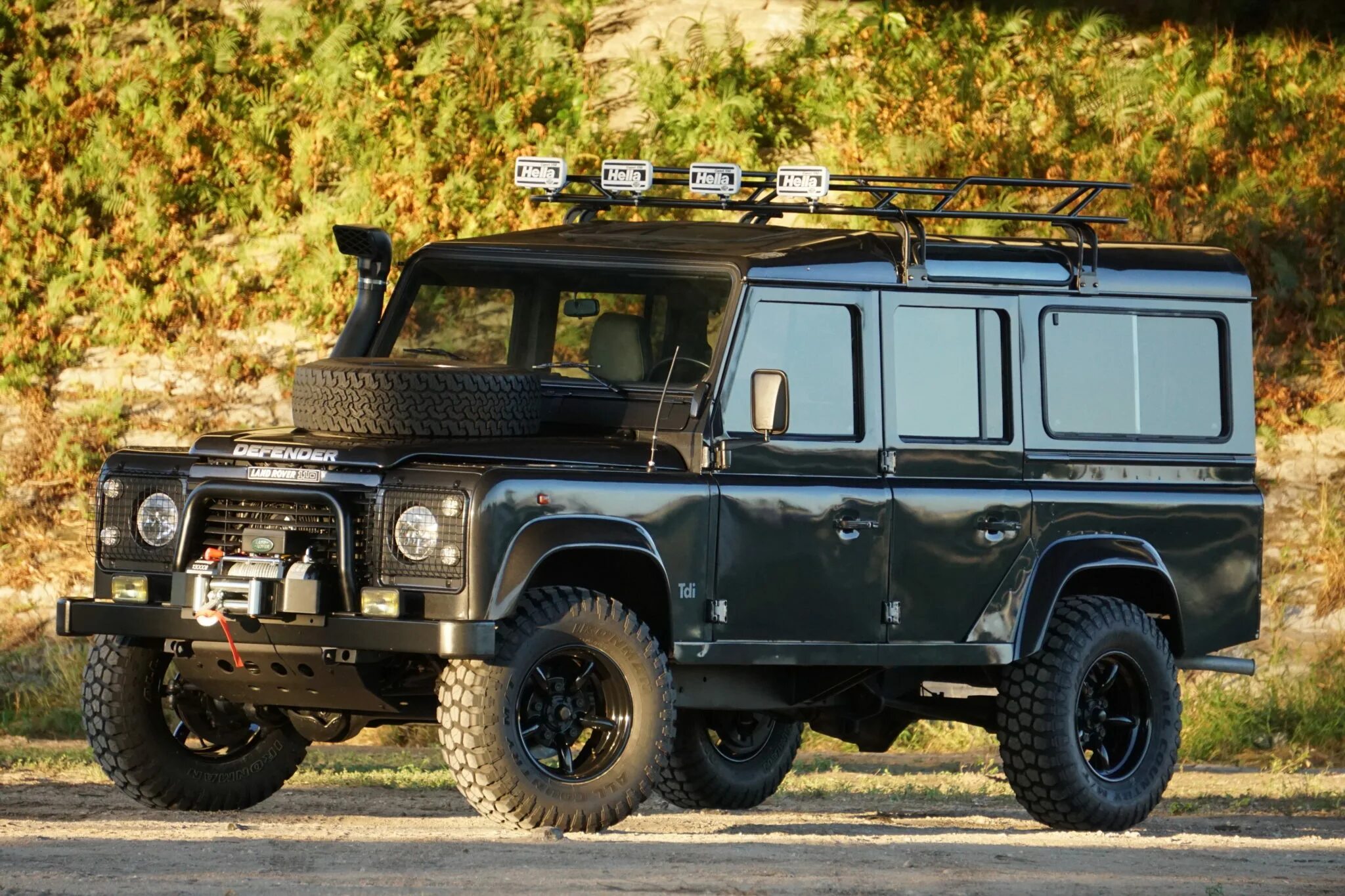 Defender mod. Ленд Ровер Defender 110. Defender 110 300tdi. Ленд Ровер Дефендер 110 новый. Ленд Ровер Дефендер 110 2.